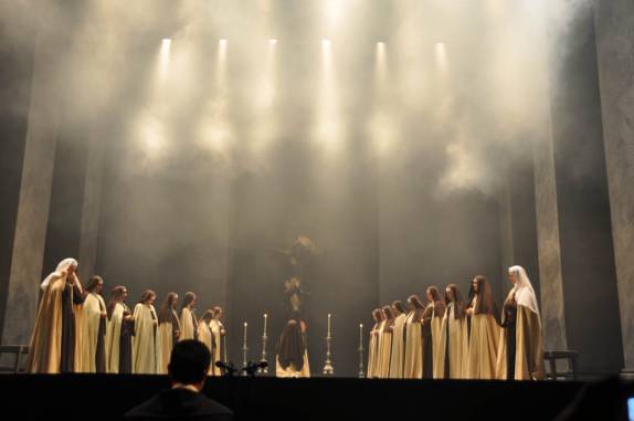 A ópera Diálogo das Carmelitas, em Manaus - AM